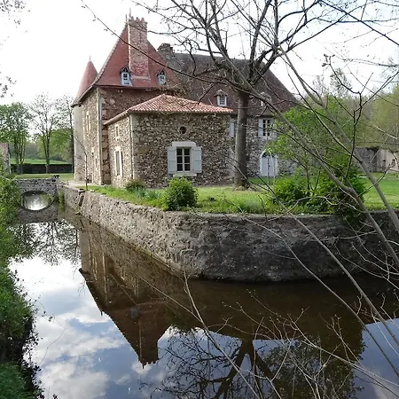Chateau De Chambes Bed & Breakfast *