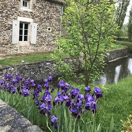 Chateau De Chambes Alojamento de Acomodação e Pequeno-almoço *