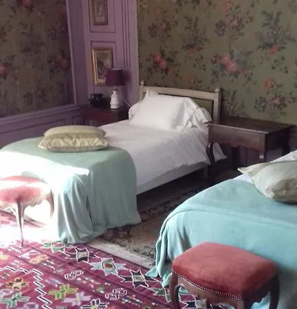 Alojamento de Acomodação e Pequeno-almoço Chateau De Chambes *