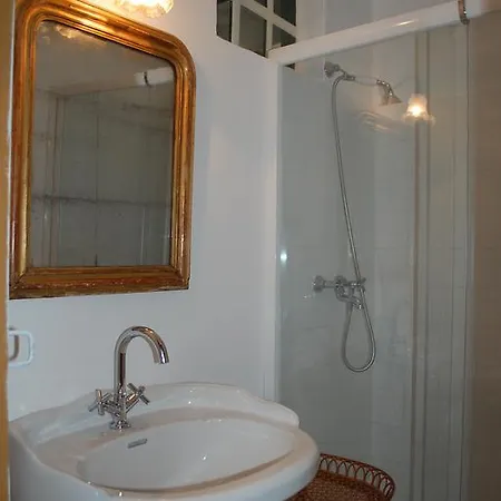 Alojamento de Acomodação e Pequeno-almoço Chateau De Chambes *